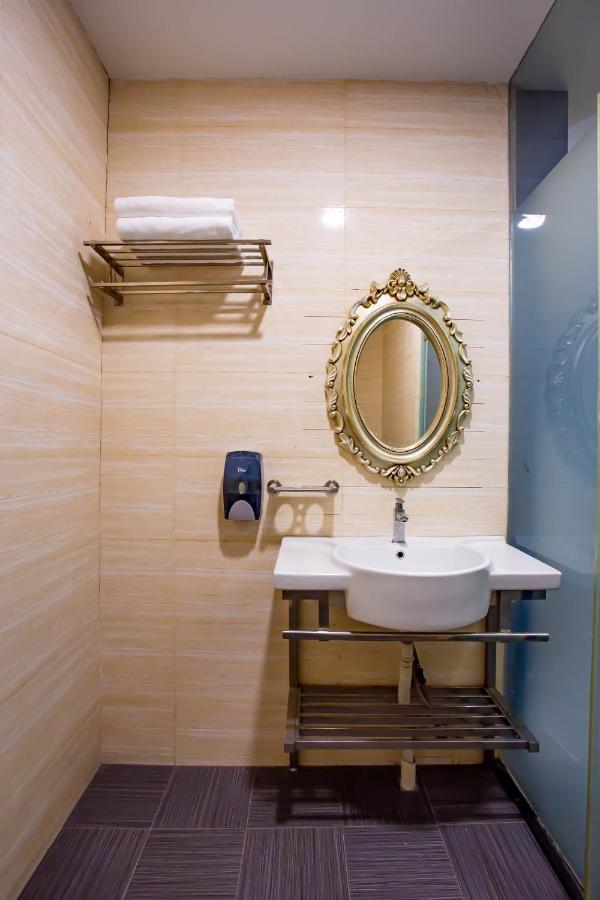 Beez Hotel Куала-Лумпур Экстерьер фото